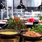 通伯根机场酒店 酒店 4*